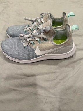 Nike Women’s Light Gray & Mint Athletic Running Sneakers